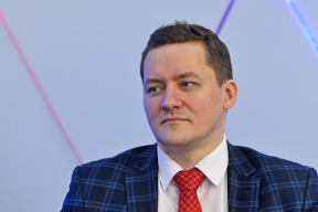 Конвейер репрессий. Политолога Дмитрия Болкунца будут заочно судить сразу по восьми статьям