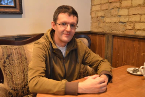Конвейер репрессий. Дениса Ивашина вернули из тюрьмы в могилевскую колонию. Признали «экстремистскими» более 50 телеграм-стикеров. Олимпиадника из Речицы осудили по делу «Гаюна»