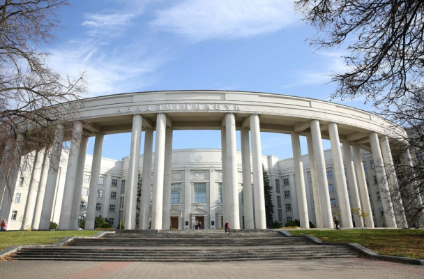 Почему «важнейшая опора» сама держится «на честном слове»