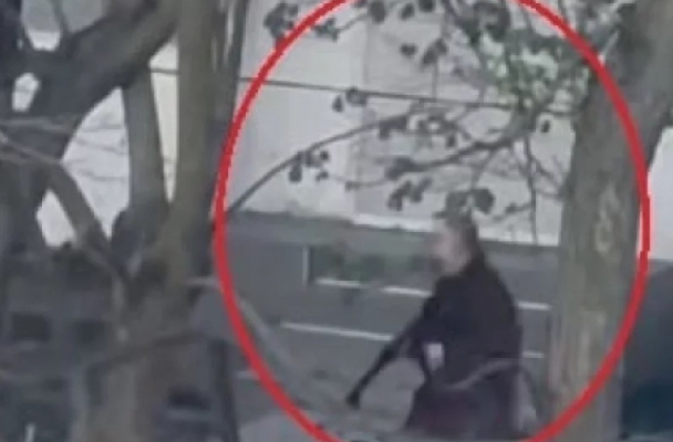 Война, 18 апреля. В Киеве мужчина открыл стрельбу — шесть погибших, нападавший ликвидирован. СБУ успешно поохотилась в Крыму — три корабля и «Грачонок»