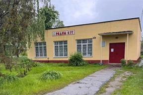 «Продавец в сельском магазине — это и жнец, и швец, и на дуде игрец»