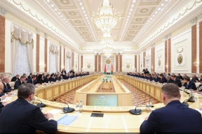 Фотофакт. Лукашенко на совещании снимали с расстояния в несколько метров